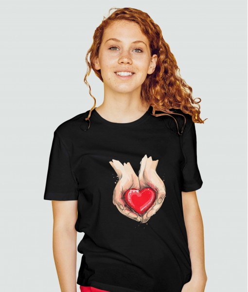 Дамска тениска с щампа Арт Sketch of hands holding heart